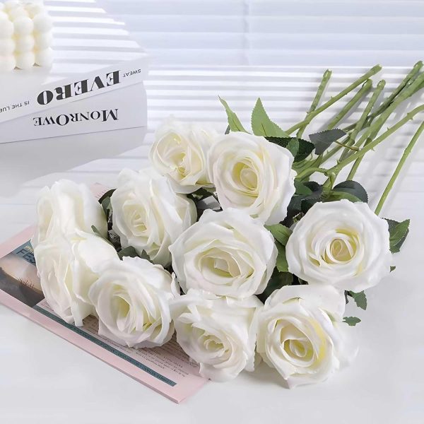 Artificial white rose flowers