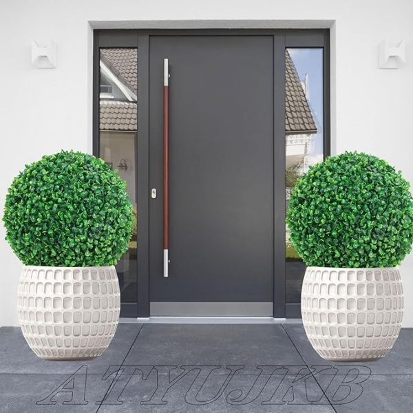 UV-resistant faux boxwood ball for hotels