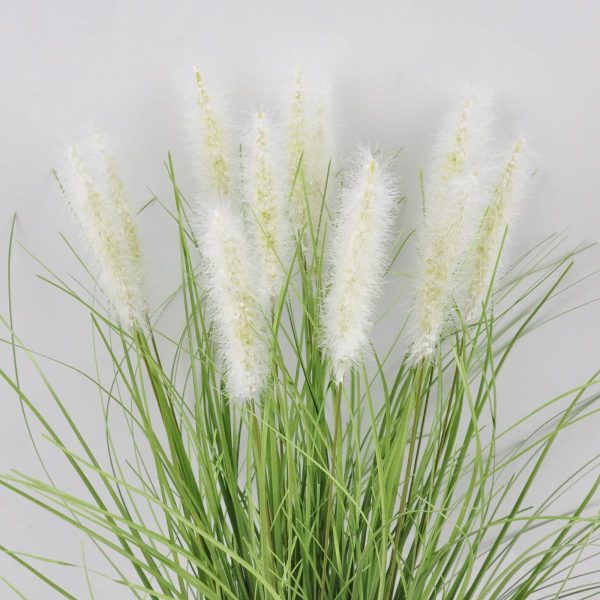 Lifelike artificial reeds for hotel and retail décor