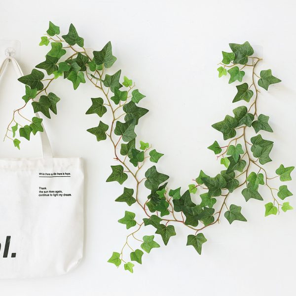 Maintenance-free UV-resistant artificial ivy for offices