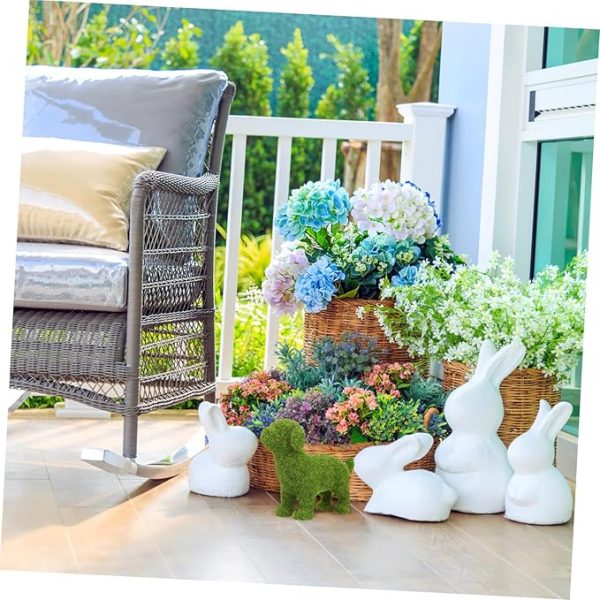 Maintenance-free animal topiary for retail display