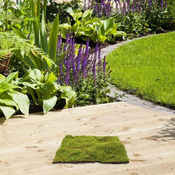 Modular artificial moss panels for event décor